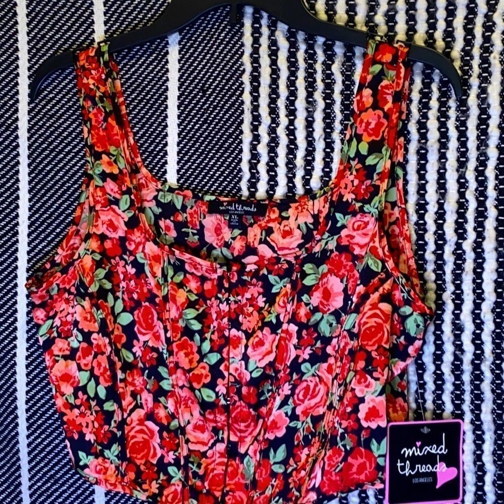 Mixed Threads LA crop top